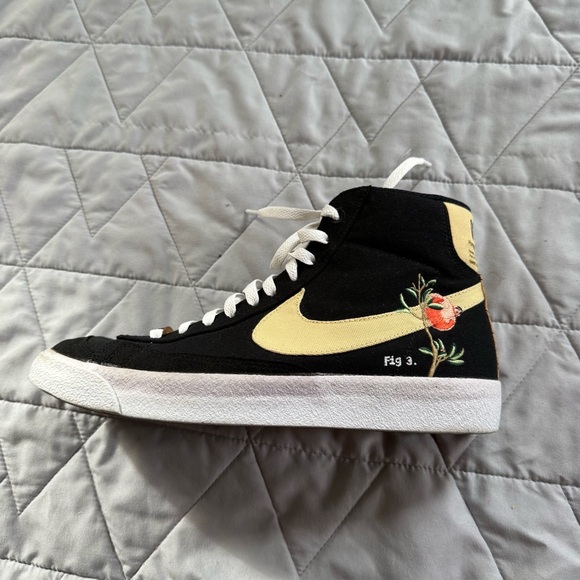 Nike Blazer Mid 77 Pomegranate - Picture 8 of 14